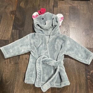 HEB 0-9 month gray elephant soft bath robe adorable floral ears and bow 💕